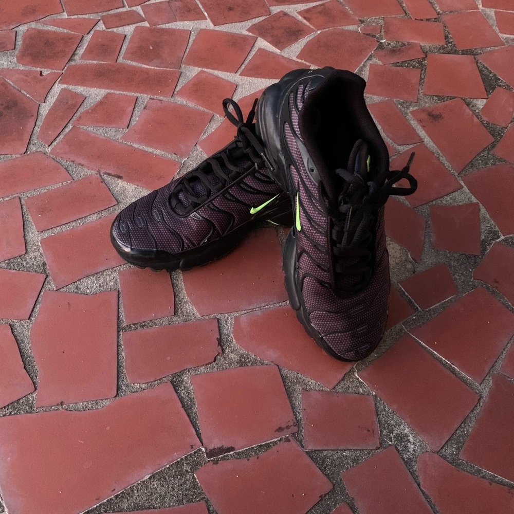 Nike Air Max Plus-Black/Volt/Dark Grey